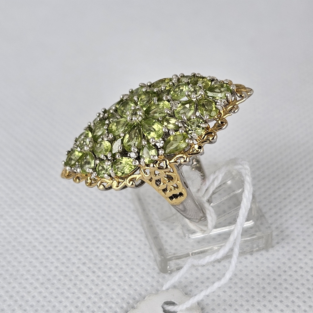 Genuine Peridot Cluster Ring in Platinum over Sterling Silver Size 7! NWT - Picture 4 of 7